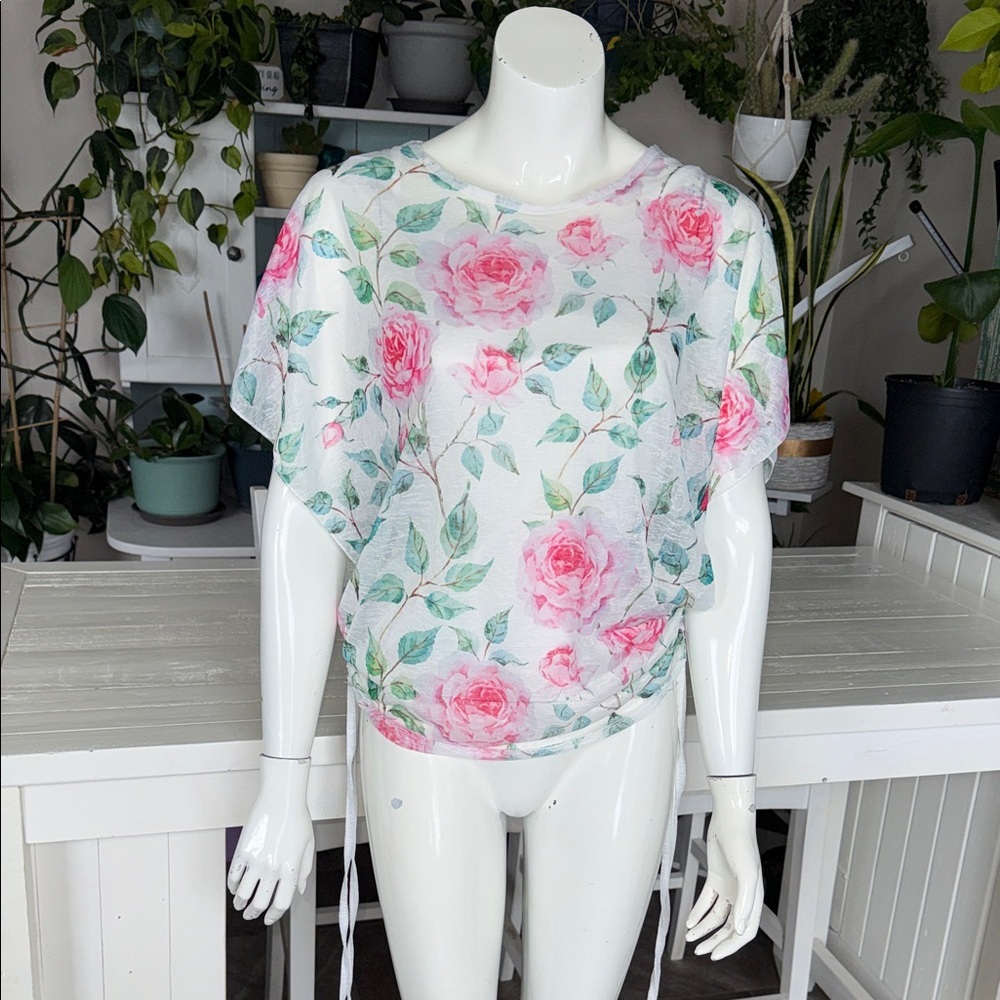 Suzy Shier Floral Pink Rose Print Short Sleeve Top - White pull tab sides NWOT